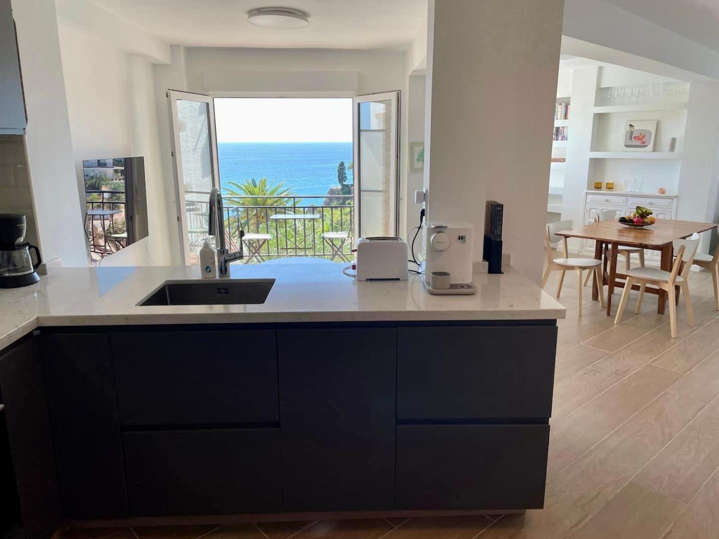 Apartment Luxury Sea View 2 Bedroom By Maison Jaken